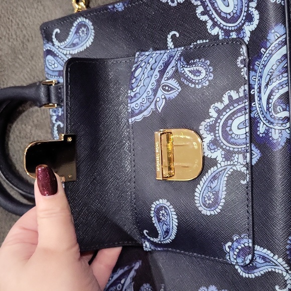 Michael Kors Purse - Picture 4 of 17